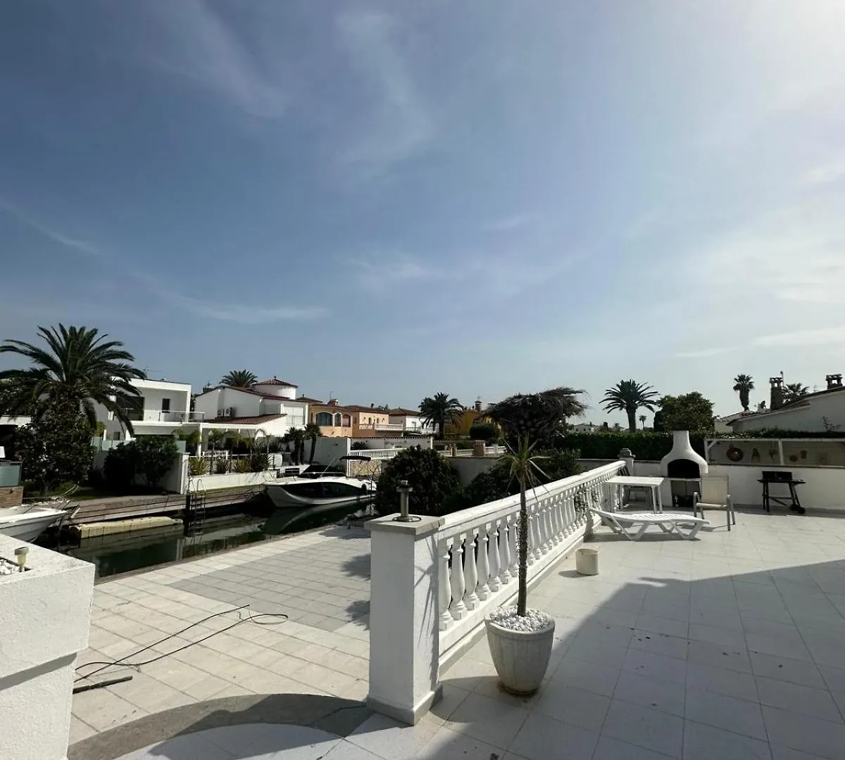 Semesterbostad Casa Con Piscina Y Amarre Soleada Villa Empuriabrava