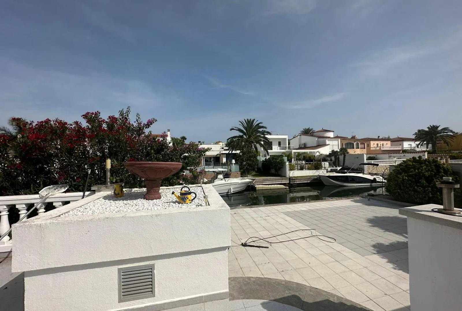 Casa Con Piscina Y Amarre Soleada Villa Empuriabrava Spanien