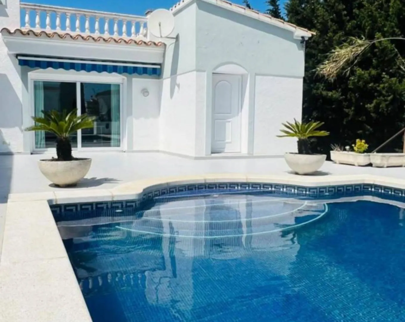 Casa Con Piscina Y Amarre Soleada Villa Empuriabrava Spanien